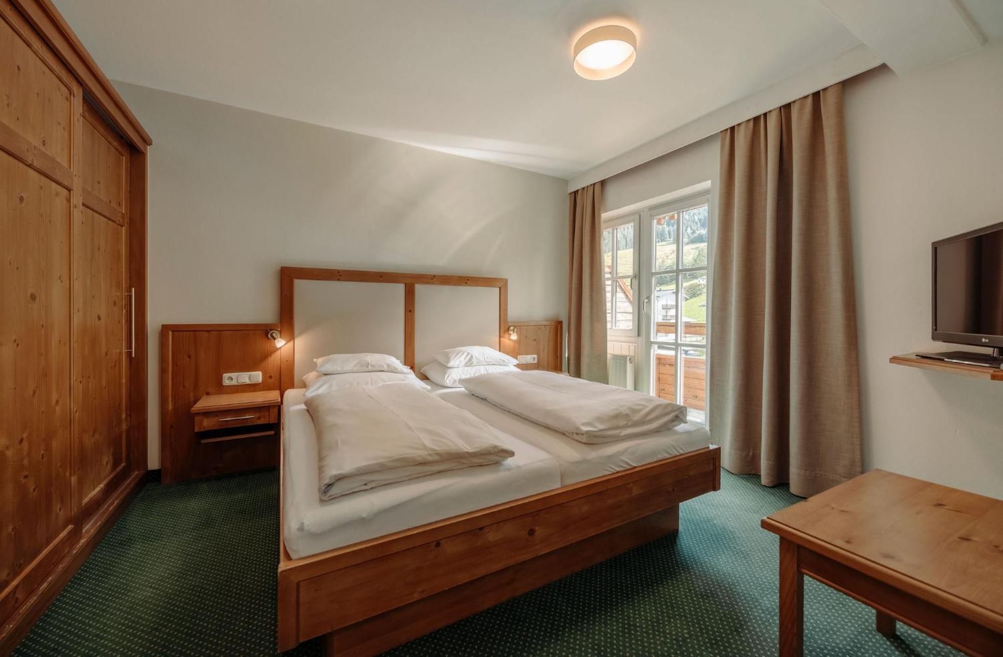 Theresi Appartements Saalbach-Hinterglemm Pokoj fotografie
